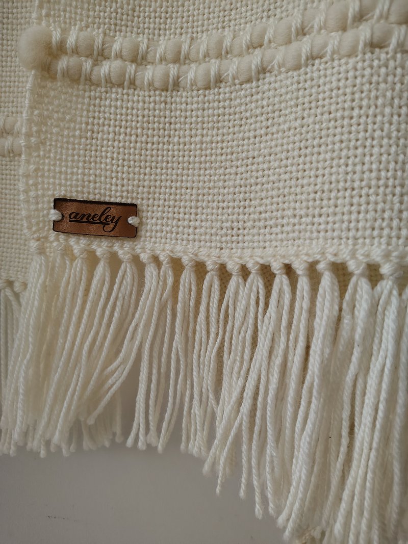 Ponchos Alumine tejidas en telar artesanales